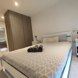  Apartment Luxury Riverside With Easy Access To London, O2, Excel Centre And Parking